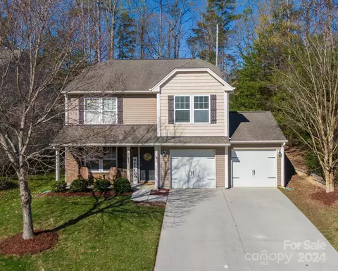 8521 Lustre Rd, Charlotte, NC 28215