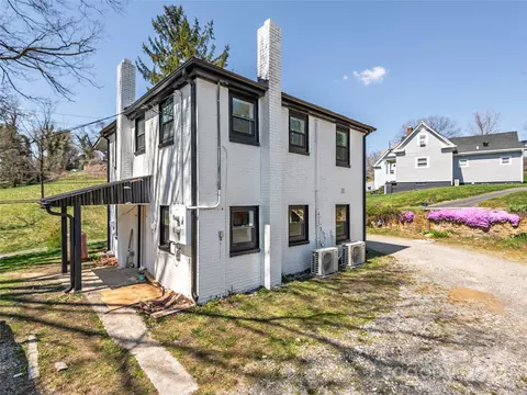 91 Oak St, Canton, NC 28716