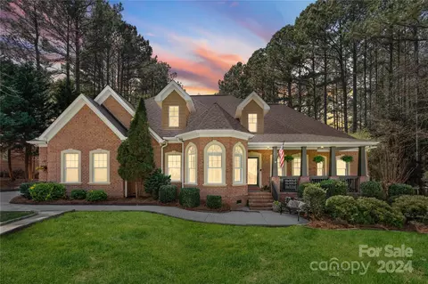 8909 Radford Ct, Sherrills Ford, NC 28673