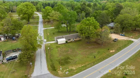 2697 Knotty Pines Dr, Lancaster, SC 29720