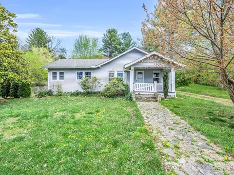 4 Chestnut St, Weaverville, NC 28787