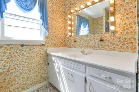 Bath - 1898 Douglas Rd, Lancaster, SC 29720 photo 1 of 4