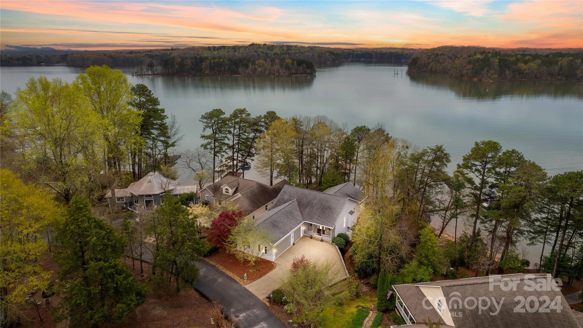 210 Point Place 8 Dr Unit 8  