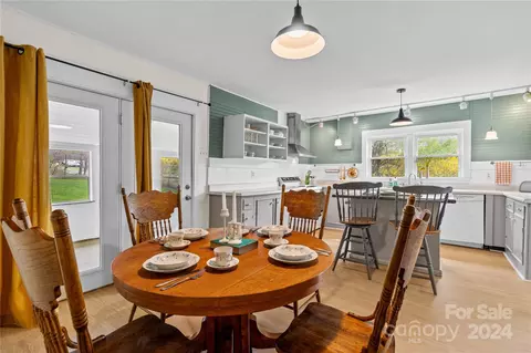 Dining - 791 Abel Rd, Canton, NC 28716 photo 3 of 3
