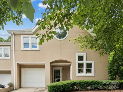 9222 Ravenwing Dr, Charlotte, NC 28262