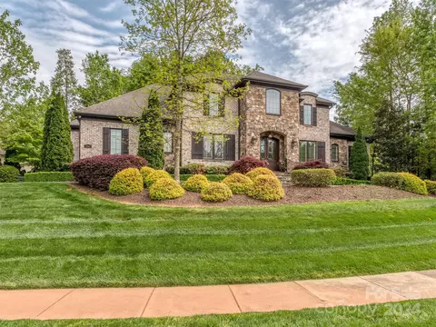 1344 Wyndmere Hills Ln, Matthews, NC 28105