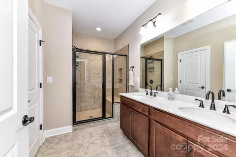 Bath - 535 Bowline Dr, Denver, NC 28037 photo 1 of 2