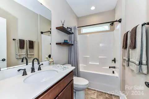 Bath - 535 Bowline Dr, Denver, NC 28037 photo 2 of 2