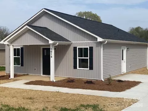 1015 Adams St, Statesville, NC 28677