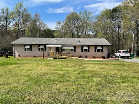 6307 Sunset Cir, Charlotte, NC 28216