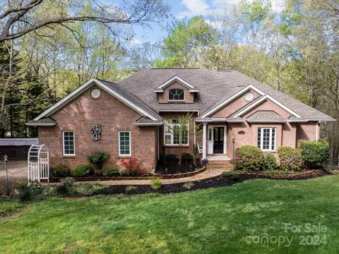 232 Farmstead Ln, Mooresville, NC 28117
