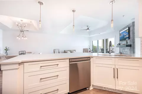Kitchen - 18595 Vineyard Point Ln, Cornelius, NC 28031 photo 4 of 4