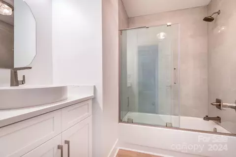 Bath - 18595 Vineyard Point Ln, Cornelius, NC 28031 photo 2 of 2