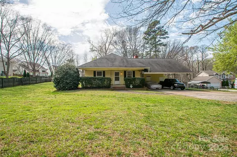 1516 Pleasant Plains Rd, Matthews, NC 28105