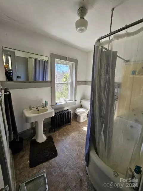 Bath - 186 Rector Corner Rd, Marshall, NC 28753 photo 1 of 1