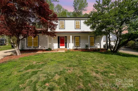 4907 Rivergreen Ln, Charlotte, NC 28227