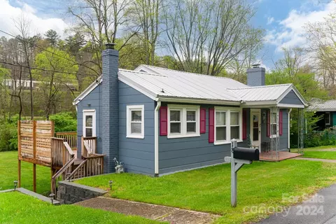 18 Wellington Dr, Asheville, NC 28804
