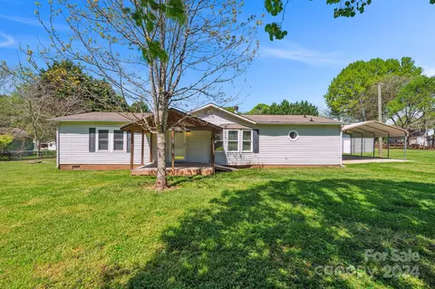 4010 Cadirrac Dr, Mount Holly, NC 28120