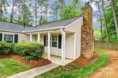 8527 Castle Pine Ct, Charlotte, NC 28226