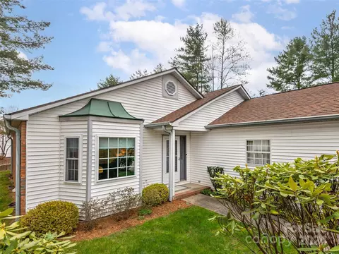 225 Hampton Ct, Hendersonville, NC 28791