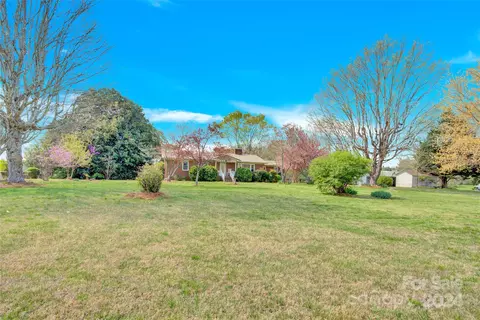 Exterior - 220 E Memorial Hwy, Harmony, NC 28634 photo 3 of 17