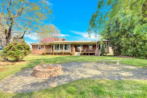 Exterior - 220 E Memorial Hwy, Harmony, NC 28634 photo 11 of 17