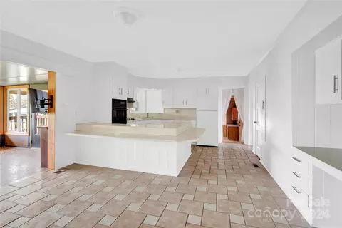 Kitchen - 220 E Memorial Hwy, Harmony, NC 28634 photo 4 of 4