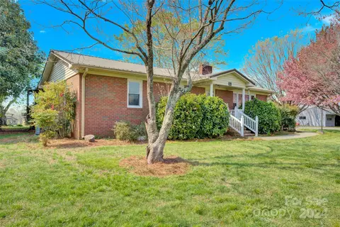 Exterior - 220 E Memorial Hwy, Harmony, NC 28634 photo 2 of 17