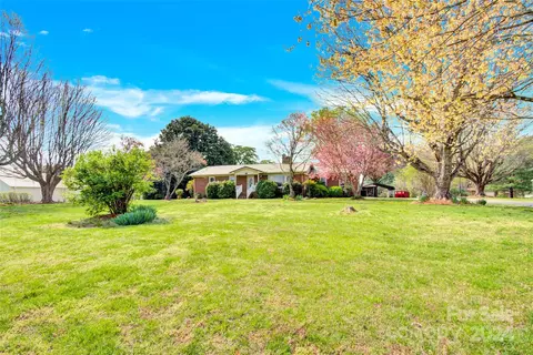 Exterior - 220 E Memorial Hwy, Harmony, NC 28634 photo 4 of 17