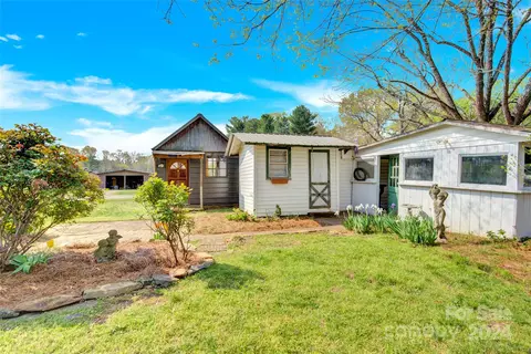 Exterior - 220 E Memorial Hwy, Harmony, NC 28634 photo 12 of 17