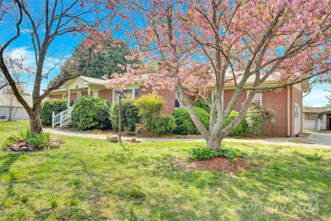 220 E Memorial Hwy, Harmony, NC 28634