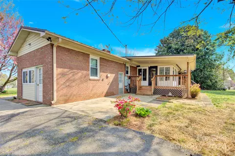 Exterior - 220 E Memorial Hwy, Harmony, NC 28634 photo 15 of 17