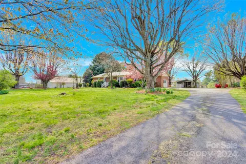 Exterior - 220 E Memorial Hwy, Harmony, NC 28634 photo 16 of 17