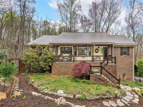 516 Hunters Glen Ln, Hendersonville, NC 28739