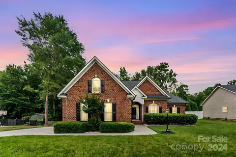 1718 Eden Glen Dr, Dallas, NC 28034