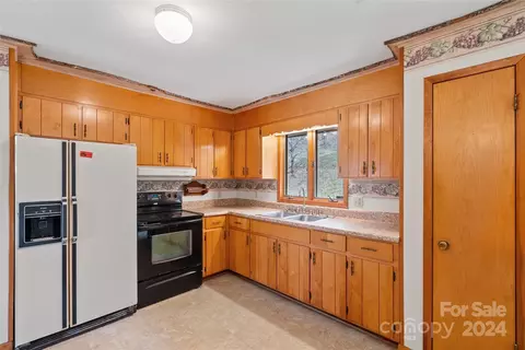 Kitchen - 100 Jasper Lea Dr, Sylva, NC 28779 photo 1 of 5