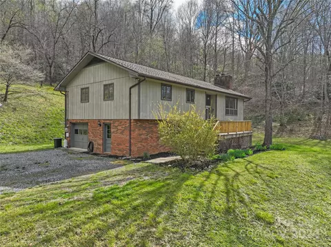 100 Jasper Lea Dr, Sylva, NC 28779