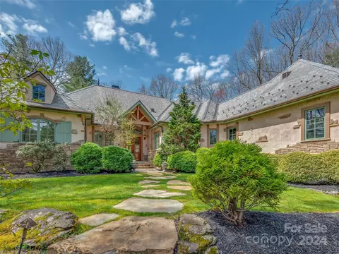 73 Prickly Briar Rd, Hendersonville, NC 28739