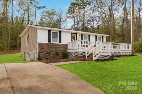 6383 Oakridge Rd, Clover, SC 29710