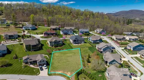 44 Foundry Ln, Hendersonville, NC 28792