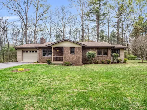 8 Candor Dr, Fletcher, NC 28732
