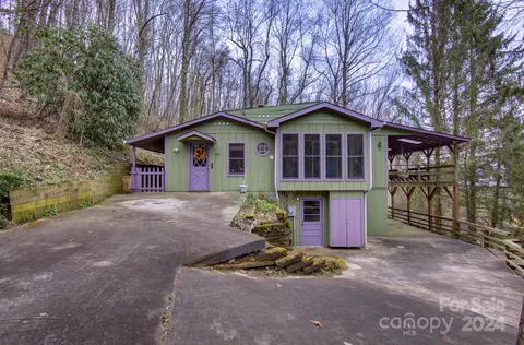 501 Apple Tree Ct, Waynesville, NC 28786