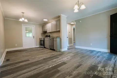 719 E Liberty St, Salisbury, NC 28144 photo 2