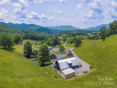 48 Bark Trl, Waynesville, NC 28786