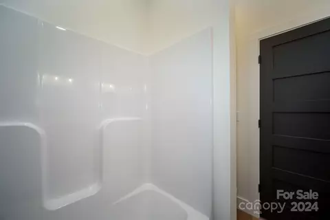 Bath - 333 Cashiers Valley Rd, Brevard, NC 28712 photo 4 of 5