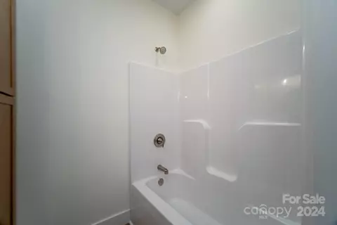 Bath - 333 Cashiers Valley Rd, Brevard, NC 28712 photo 5 of 5