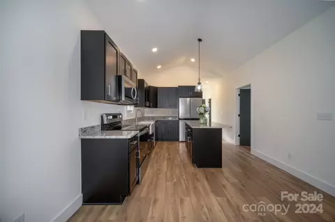 Kitchen - 333 Cashiers Valley Rd, Brevard, NC 28712 photo 2 of 4