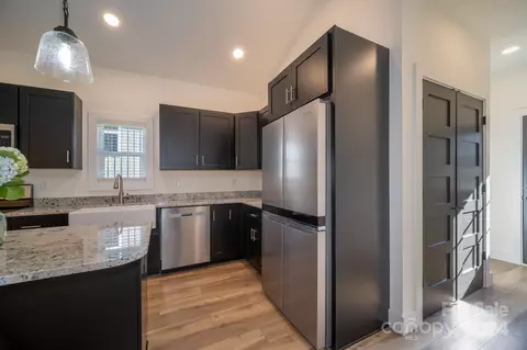 Kitchen - 333 Cashiers Valley Rd, Brevard, NC 28712 photo 4 of 4