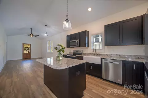 Kitchen - 333 Cashiers Valley Rd, Brevard, NC 28712 photo 3 of 4