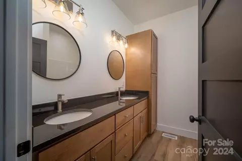 Bath - 333 Cashiers Valley Rd, Brevard, NC 28712 photo 3 of 5